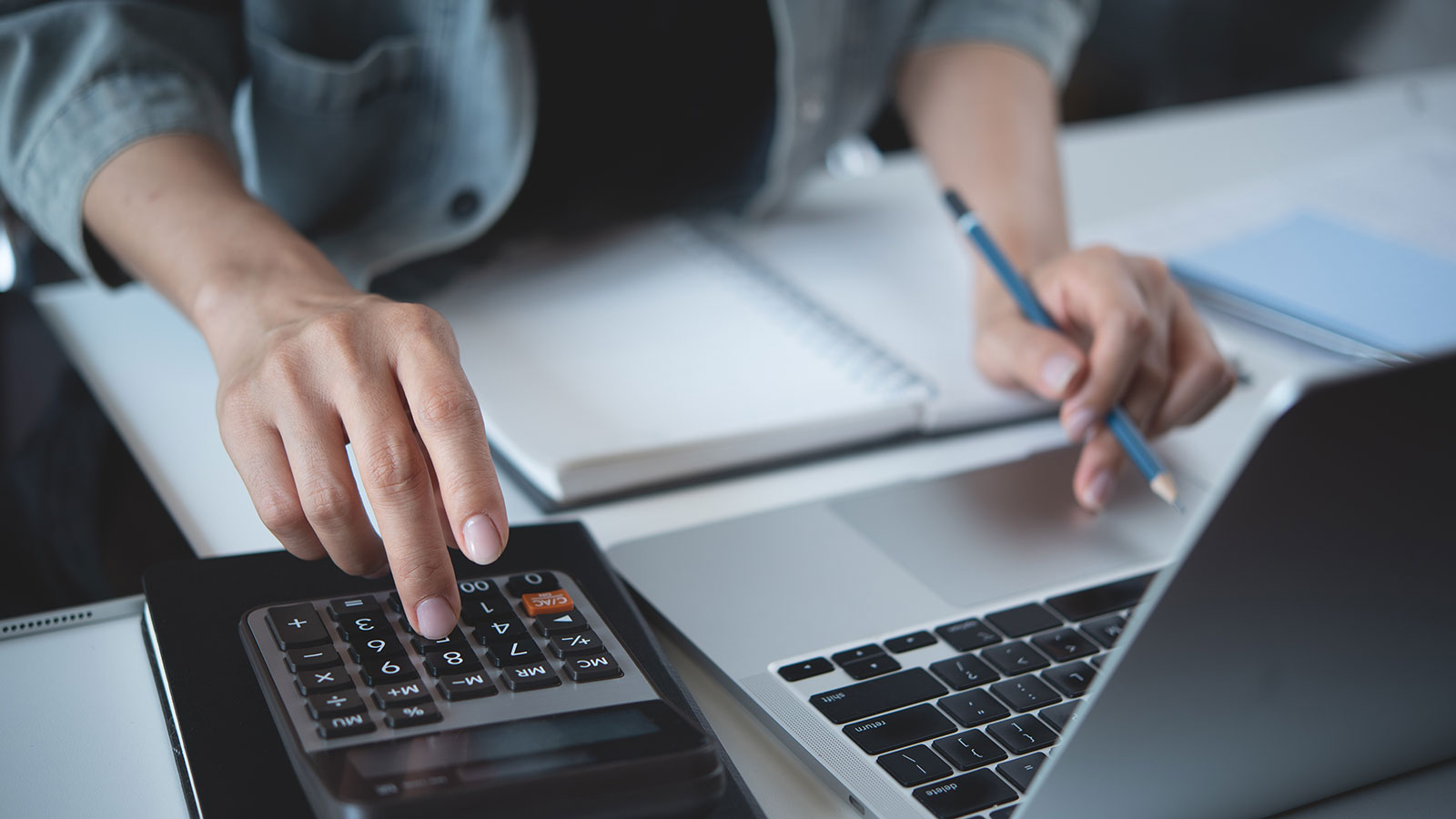 Close up business woman hand using calculator to calculate